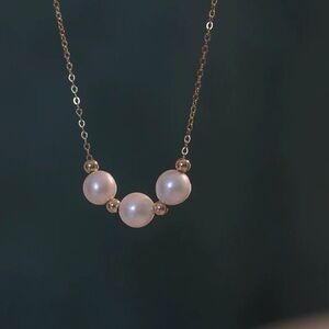 Pearl necklace